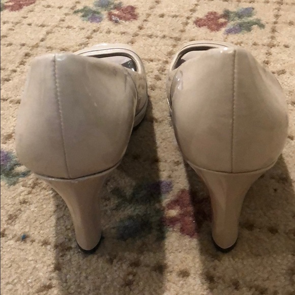 Heels - Picture 3 of 3